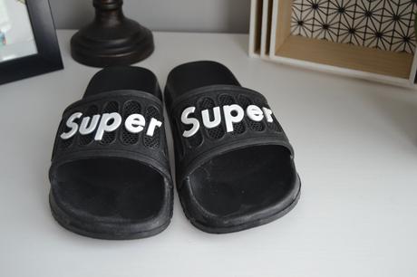 Štýlové čierne šľapky s nápisom super,veľkosť 43, 43