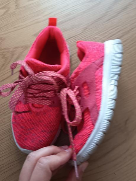 Ľahučké tenisky, 28