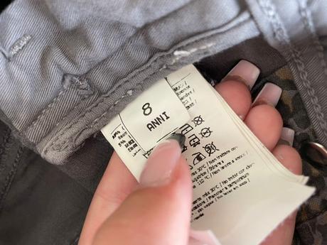 Gaudi sede nohavice krásne, gaudi,134