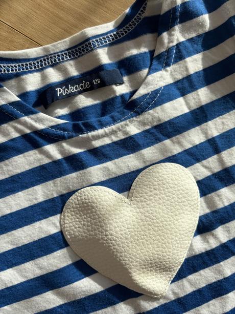 Šaty pískacie, 128