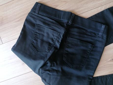 Pohodlné čierne džegínsy, takko,m