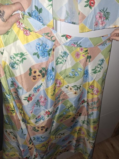 Sukňa a košeľa, l