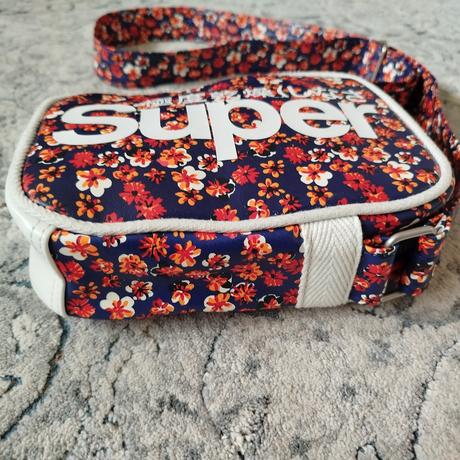Značková taštička superdry, superdry