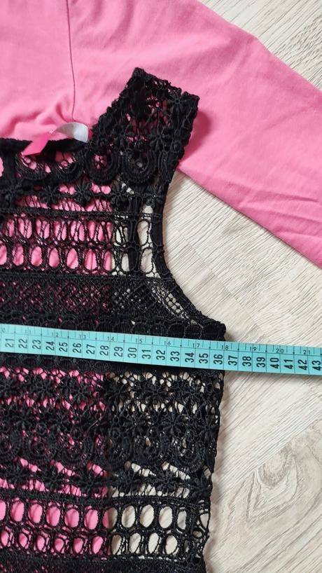 Čierne krajkove tricko, 146