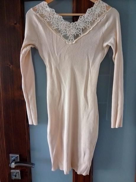 Krémové elastické šaty, 
