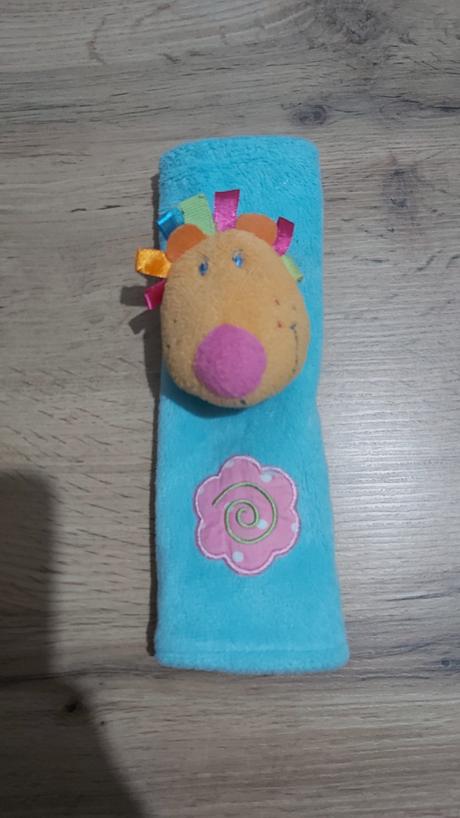 Hracka na pas v aute, 