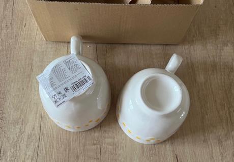 Nový biely keramický hrnček s kvetmi, 