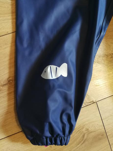 Nohavice do dažďa, 98