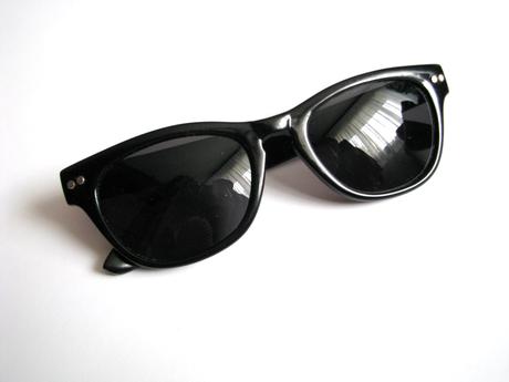 Čierne slnečné okuliare s puzdrom, 