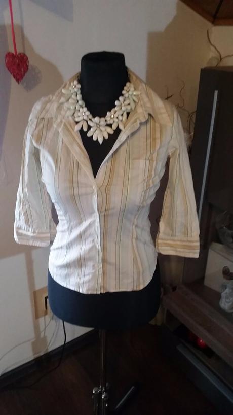 Biela košela s hnedo zelenými pásikmi, m