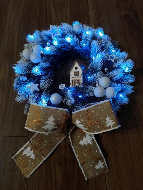 Vianočný veniec s led svetielkami,