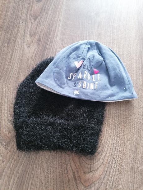 Košieľka a dve čiapky, 62