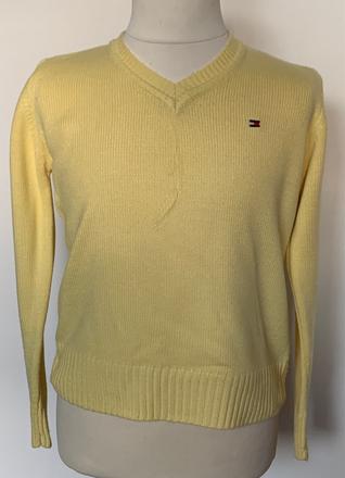 Žltý sveter s v výstrihom, 110