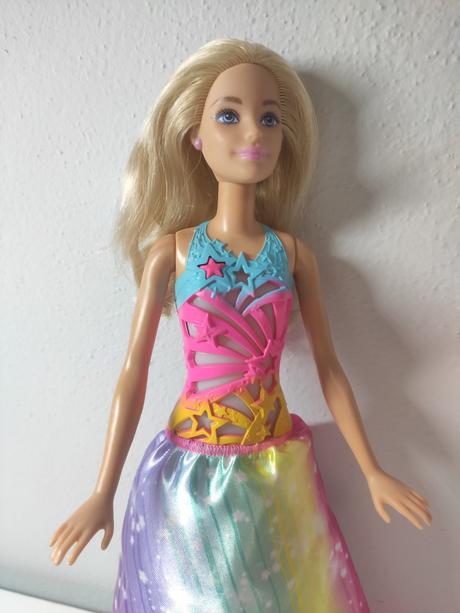 Barbie svietiaca., 