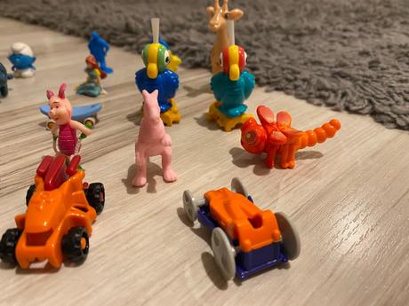 Mini hračky kinder vajce 17 kusov,