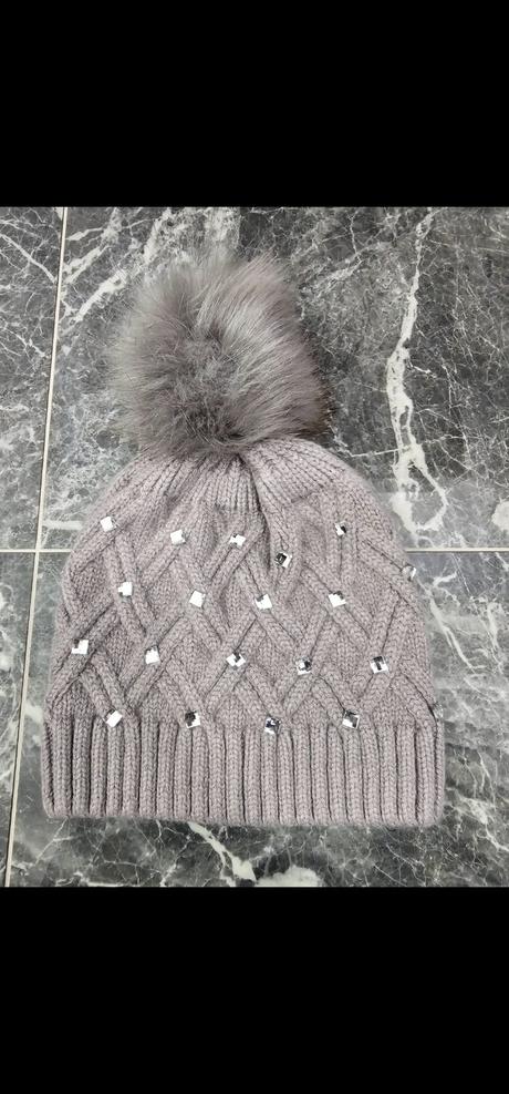 Čiapka zimná s kamienkami, 