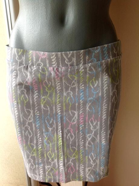 Ttričková sukienka, 38