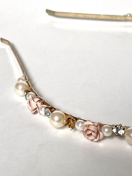 H&m zlatá čelenka s perlami a kryštálikmi, h&m