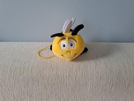 Včelička aj na zavesenie,