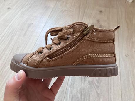Vyššie platené tenisky, zara,28
