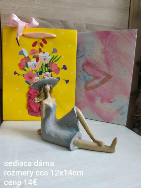 Dekorácia sediaca dáma, 