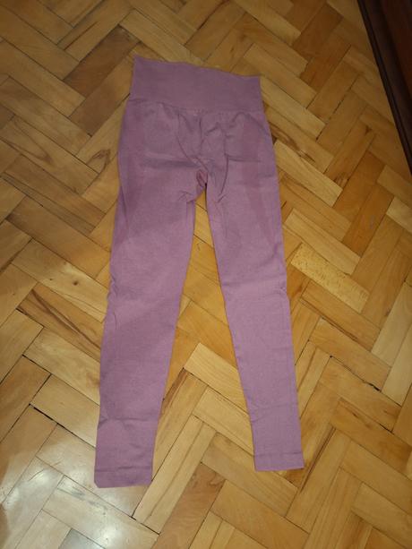 Športové legíny, s