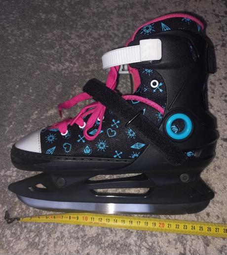 Dievčenské korčule, 33