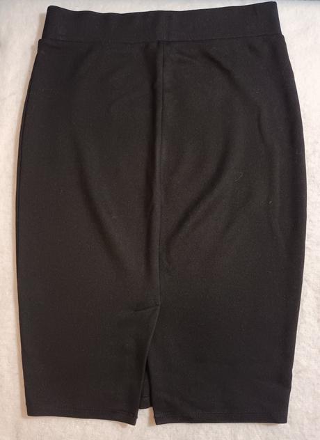 Cierna midi puzdrova upletova sukna s, s