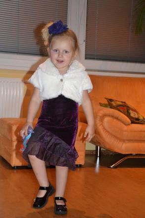 Prekrasne&elegantne zaroven sametove saty s tylom, next,98