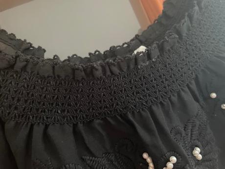 Cierna bluzka s perlickami a vysivkou, 36