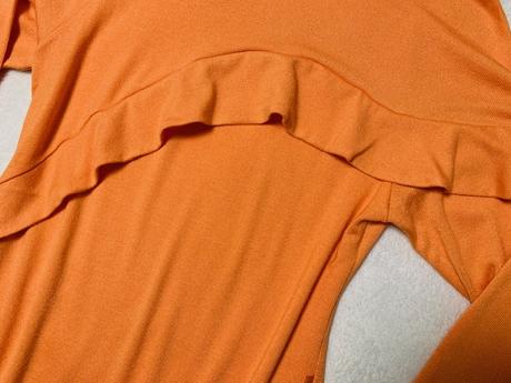 Svetrík tenší s volánom  zn. magenta, l / m