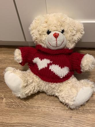 Plyšový macko v svetríku, 