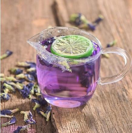 Modrý čaj - kvet plný antioxidantov, 