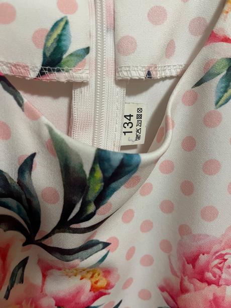 Spoločenské šaty, 134