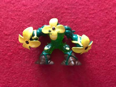 Postavicka s kvetinkami, výška 4 cm, šírka 6,5 cm,