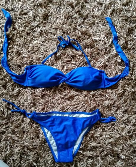 Tmavomodré bikiny, m