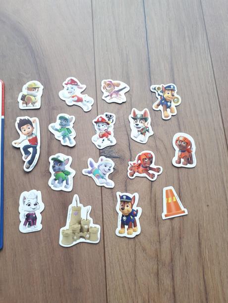 Kniha labková patrola s magnetkami,