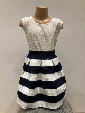 Dievčenské elegantné šaty pásikavé (122-128), 122 / 128