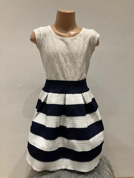 Dievčenské elegantné šaty pásikavé (122-128), 122 / 128