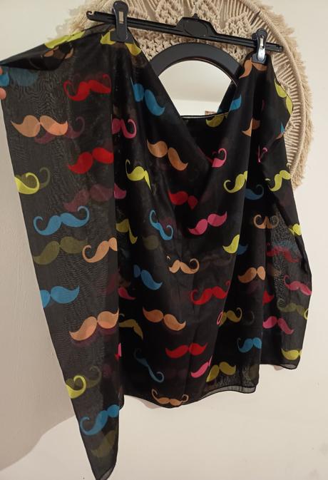 Nekonečná šatka s fúzikmi, 