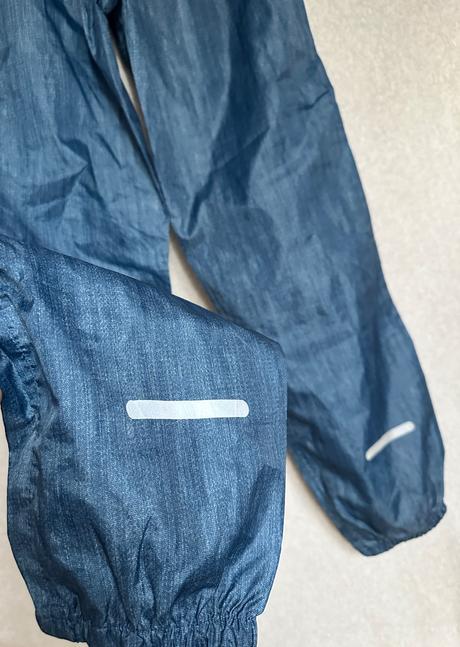 Nepremokavé nohavice, 158