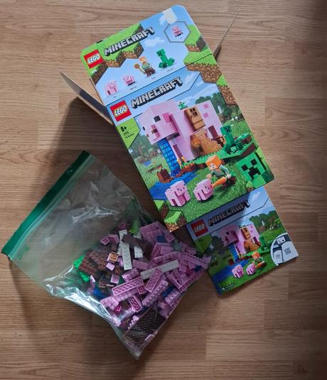 Lego minecraft 21170 the pig house,