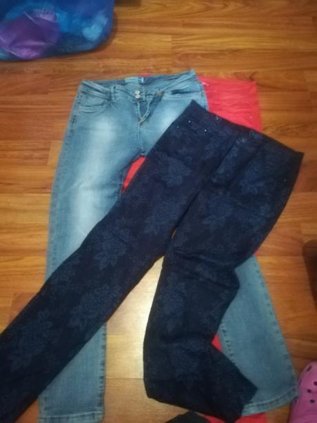 Balík nohavíc a riflí 13 ks veľ. 42/m, m