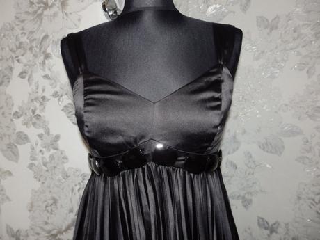 Kvalitne velmi pekne saty na slavnost, 36