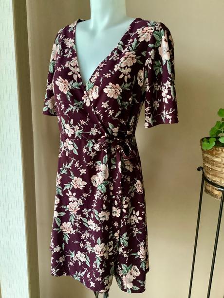 Zavinovacie saty, new look,40