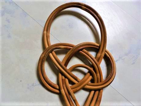 Prútený klepáč na koberce/deky,