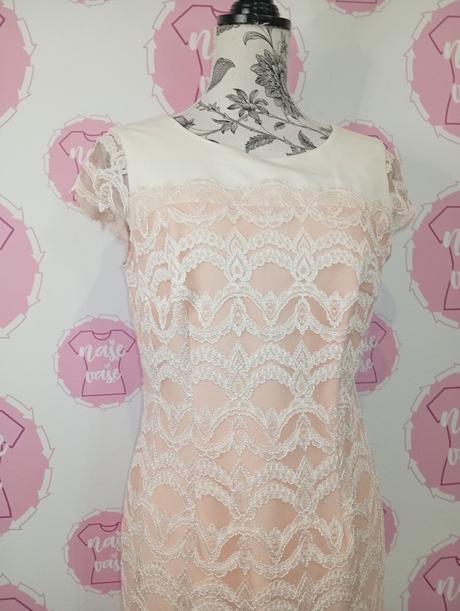 Krásne jemné šaty s čipkou, 40