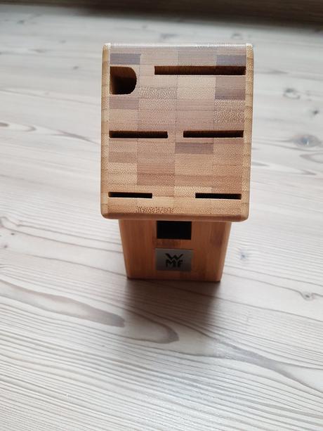 Stojan na noze wmf z bambusu,