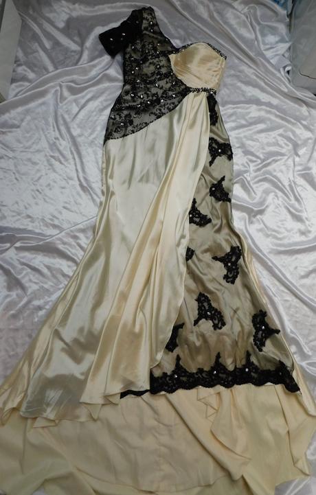 Velmi pekne spolocenske saty, 38