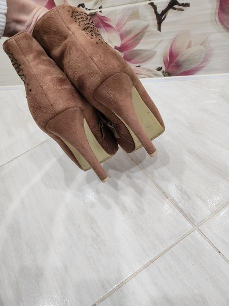 Zadarmo- prechodné čižmy, 40